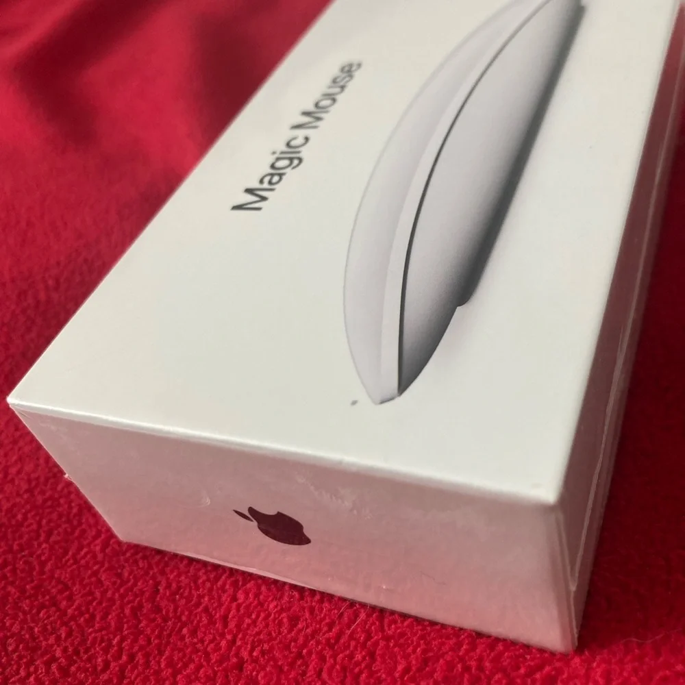 Apple Magic Mouse! Used twice (Wht) Includes USB-C to Lighting cable!